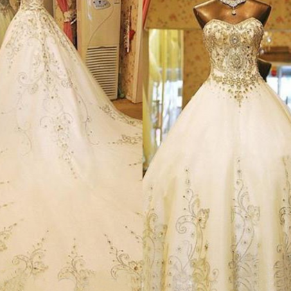 Glamorous Sweetheart Watteau Train Wedding Dress..
