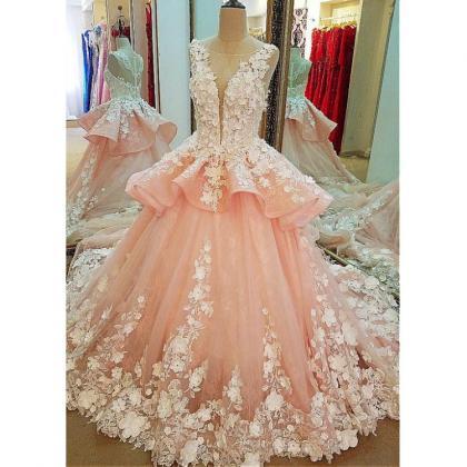 Tulle Lace Scoop Neckline Ball Gown..