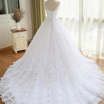 Luxury Tulle V-neck Neckline Ball Gown Wedding..