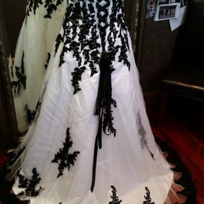 W3502 Gorgeous Black And White Wedding Dress..