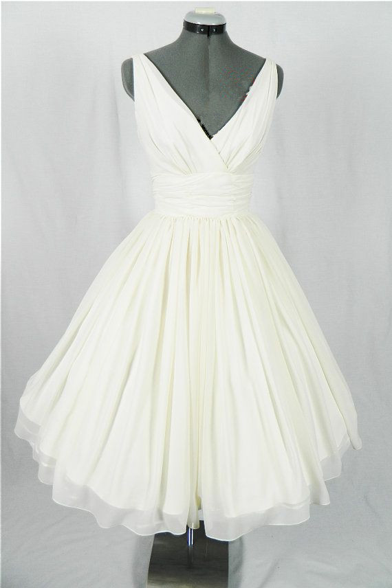 V-neck Ivory Simple Short Wedding Dresses,the Charming Chiffon Homecoming Dress,wedding Dresses