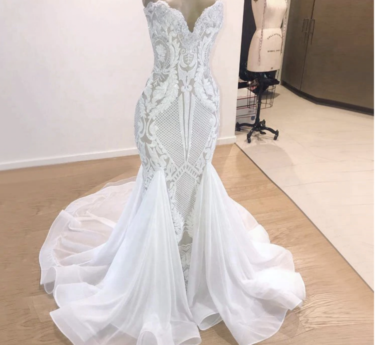 Luxury Elegant Mermaid Wedding Dress 2019 Trumpet V-neck Sleeveless African Bling Bridal White Sequin Beach Wedding Gowns,w3800