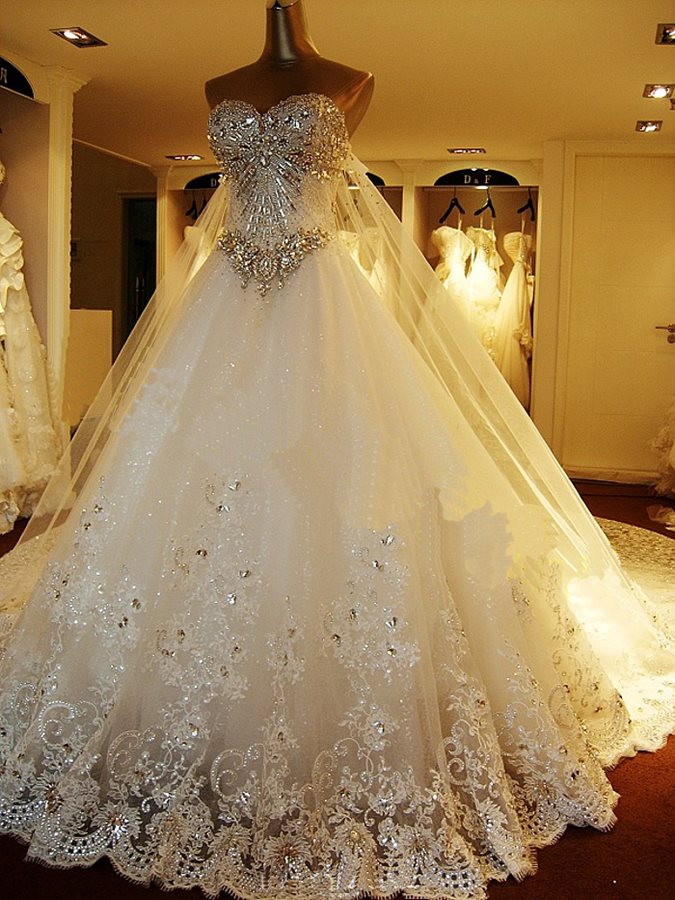 W3557 Appliques Beaded Luxurious Wedding Dress With Train