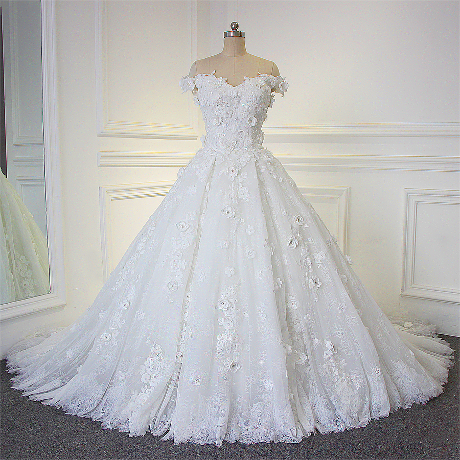 Off-The-Shoulder Sweetheart Stain Ball Gown Wedding Dress with Appliques