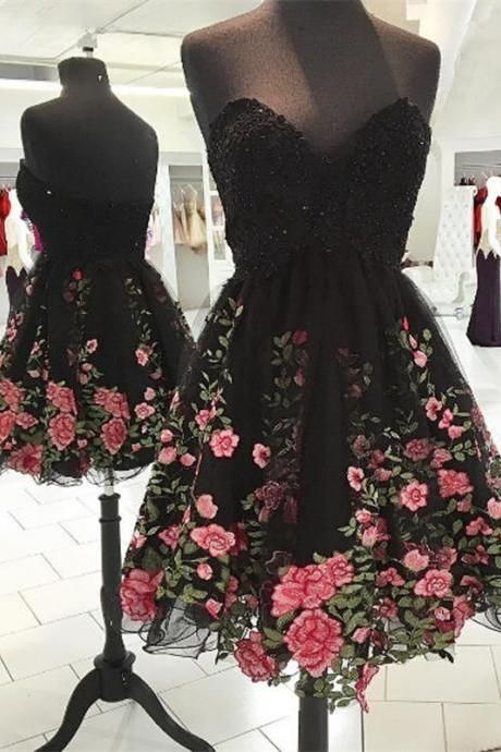 Sweetheart Knee-length Sequined Black Prom Dress With Appliques